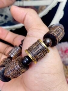 Những Ai Đeo Được Vòng Trầm Hương? 