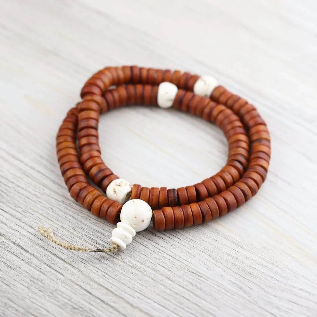 Lợi ích của việc đeo vòng trầm hương so với các sản phẩm phong thủy khác