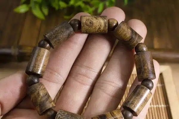 Vòng Trầm Hương Có Mùi Như Thế Nào