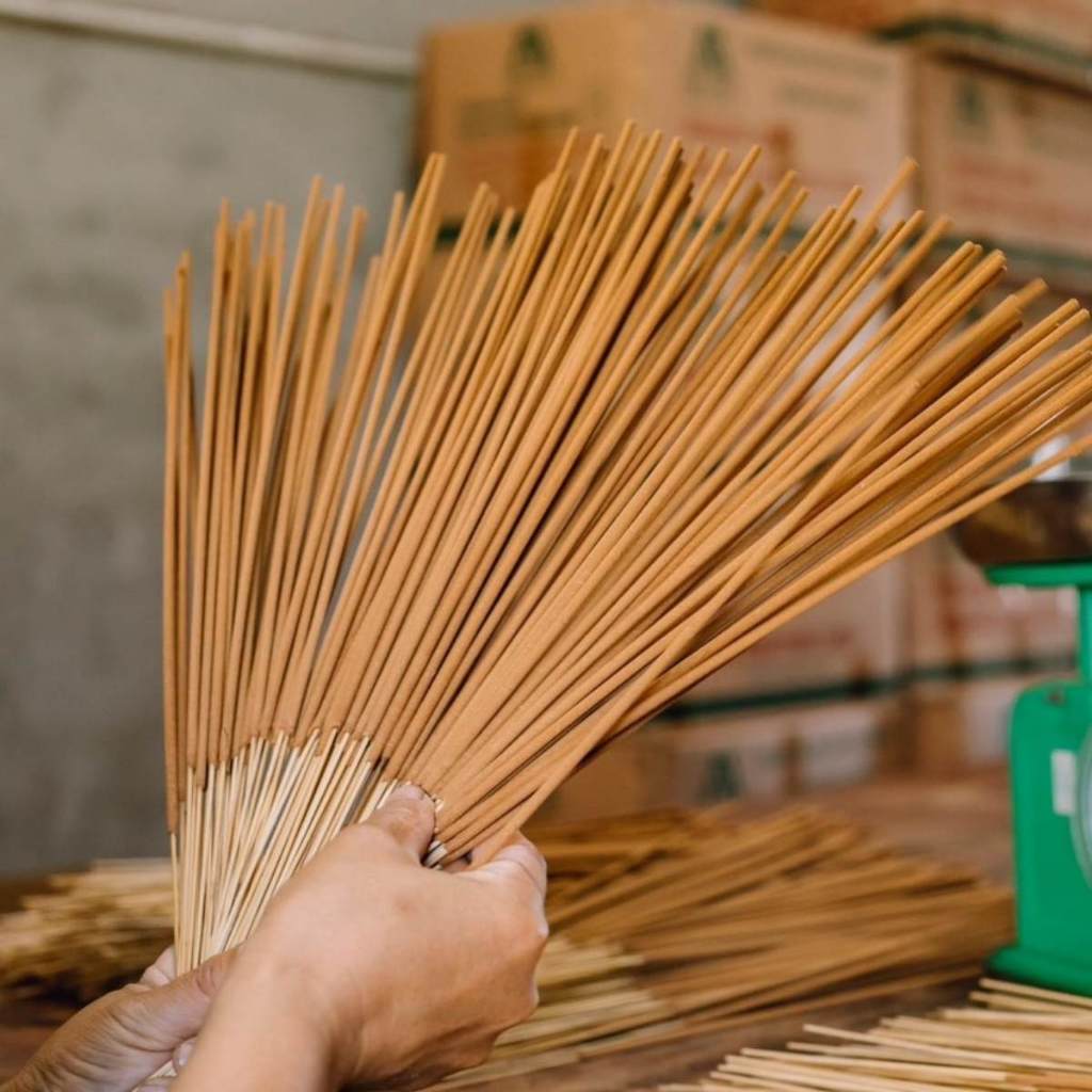 Cách sử dụng nhang không khói đúng cách