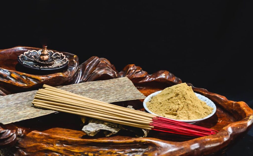 Thành phần và cơ chế hoạt động của nhang không khói